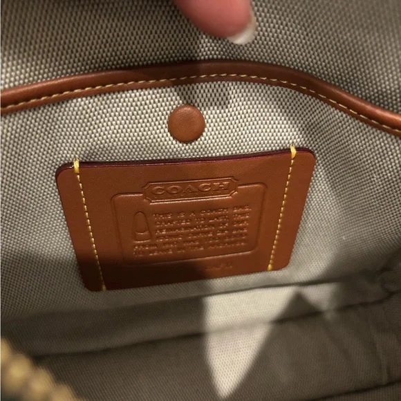 NWOT Coach Hunter Green Curve Zip Bag (with charm) - Picture 7 of 14